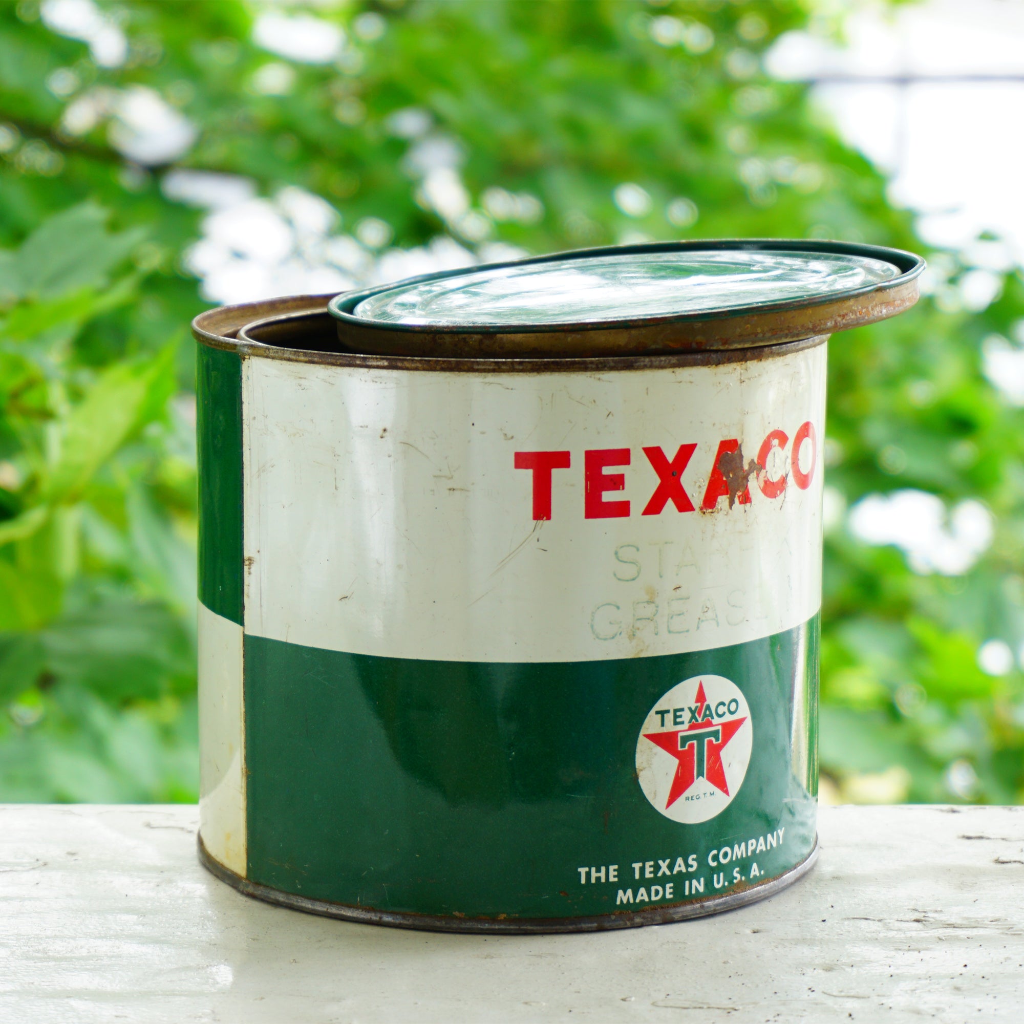Vintage TEXACO Gas Station Starfak Grease M 5 Pound Tin Can w/ Cover. Made in U.S.A.