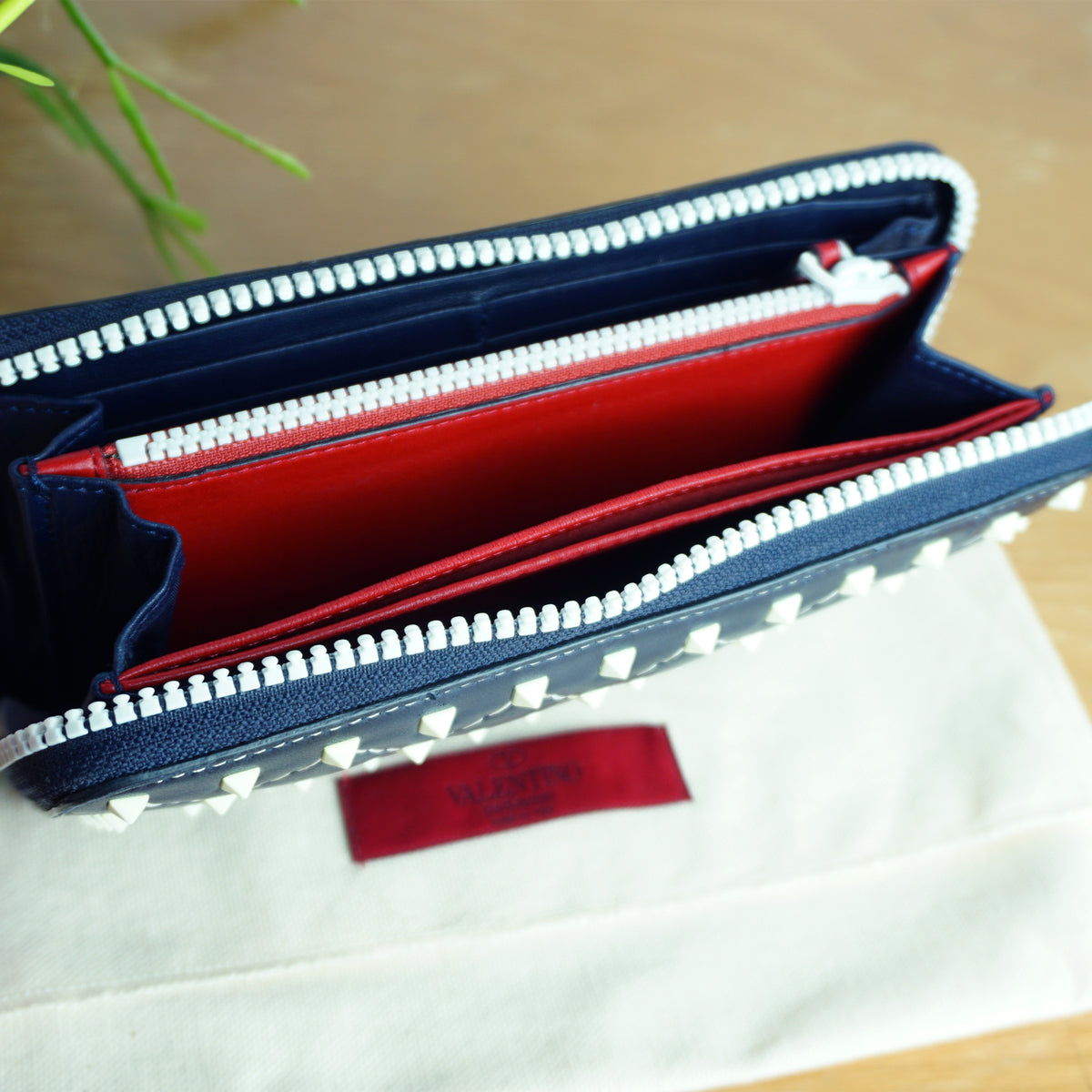 小物 VALENTINO VLTN Neck Wallet Blue Valentino Blue Valentino Garavani VLTN Neck Wallet Valentino