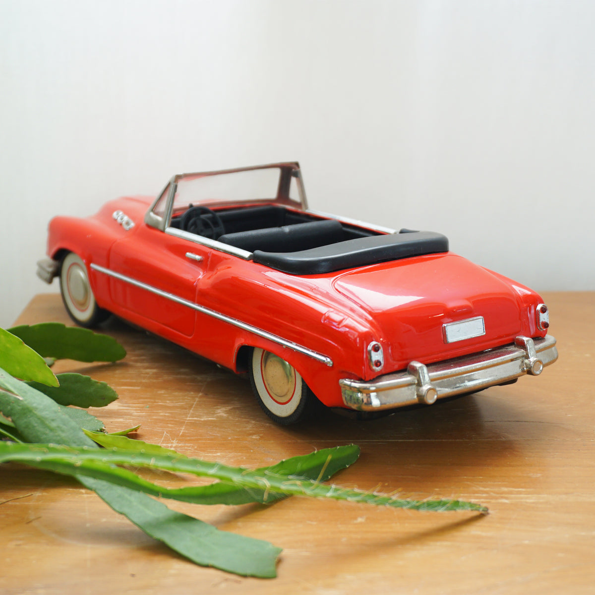 Vintage Voiture Standard Sedan BUICK Red Convertible Friction Car