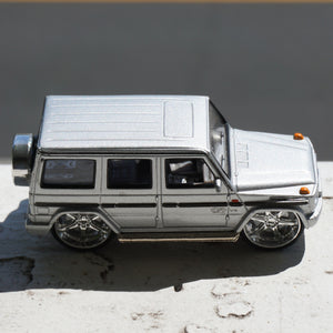 Vintage Diecast MAISTO Silver Mercedes Benz G Class Model Toy Car. 1/64 Scale.