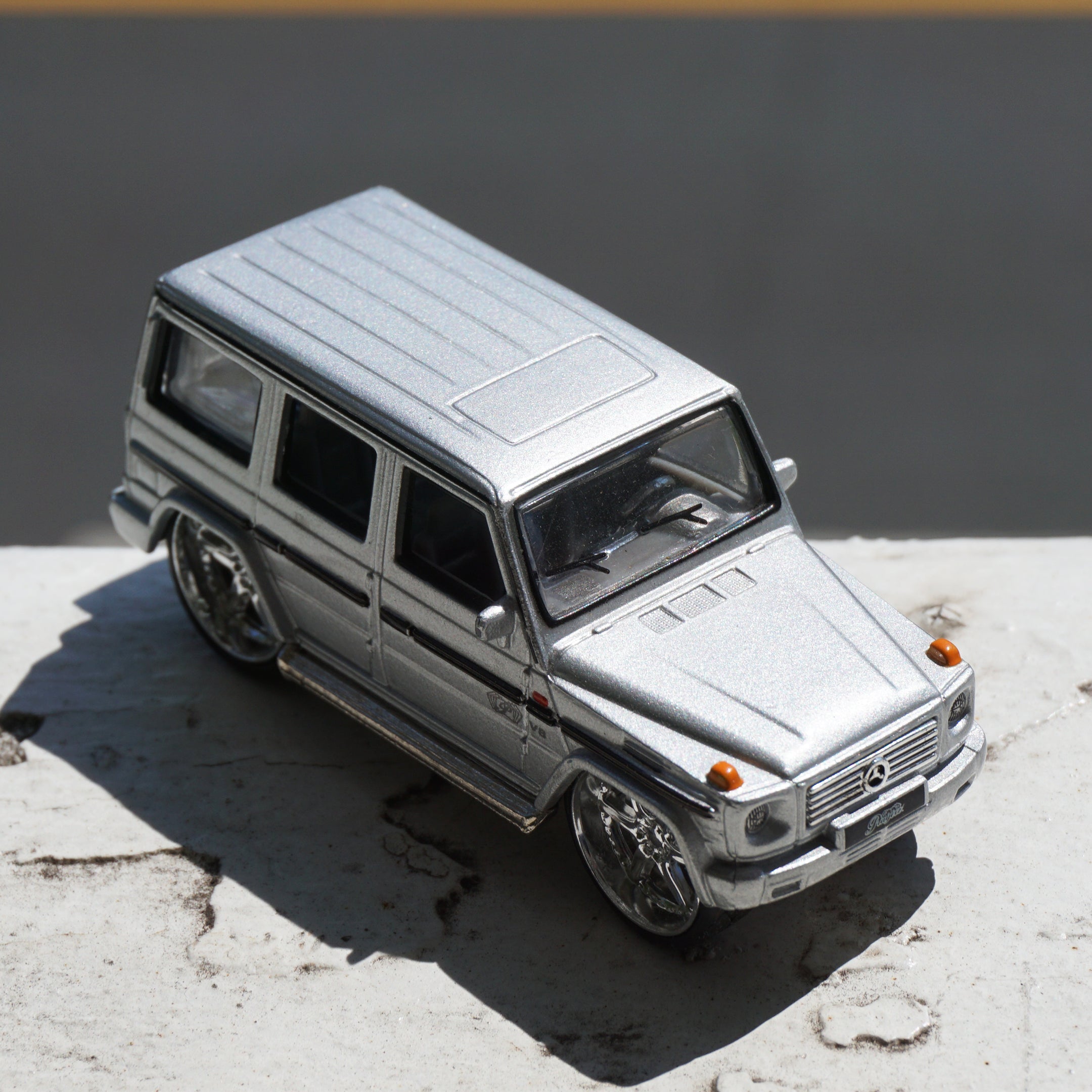 Vintage Diecast MAISTO Silver Mercedes Benz G Class Model Toy Car. 1/64 Scale.