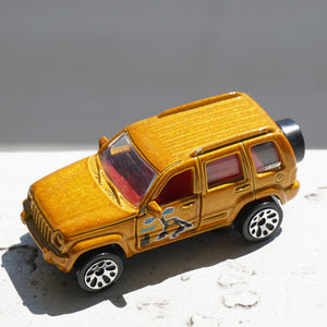 2000 Vintage Diecast MATCHBOX Gold JEEP Liberty Diesel DCC Toy Car. Mattel 1:62.