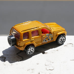 2000 Vintage Diecast MATCHBOX Gold JEEP Liberty Diesel DCC Toy Car. Mattel 1:62.