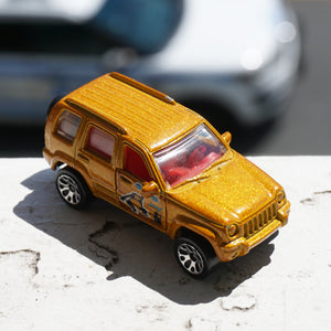 2000 Vintage Diecast MATCHBOX Gold JEEP Liberty Diesel DCC Toy Car. Mattel 1:62.