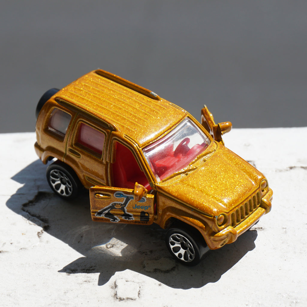 2000 Vintage Diecast MATCHBOX Gold JEEP Liberty Diesel DCC Toy Car. Mattel 1:62.