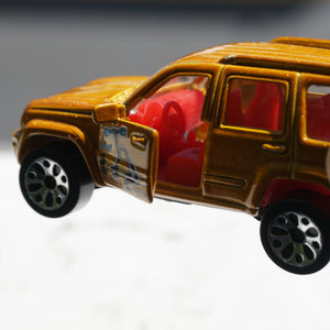 2000 Vintage Diecast MATCHBOX Gold JEEP Liberty Diesel DCC Toy Car. Mattel 1:62.