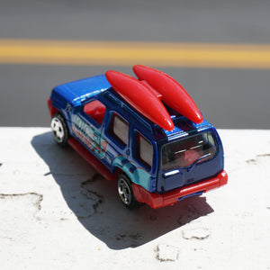 2000 Vintage Diecast MATCHBOX Nissan Xterra with Kayaks Toy Car. Mattel 1:59.