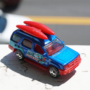 2000 Vintage Diecast MATCHBOX Nissan Xterra with Kayaks Toy Car. Mattel 1:59.