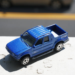 2000 Vintage Diecast MATCHBOX Ford Explorer Sport Trac Toy Pickup Truck