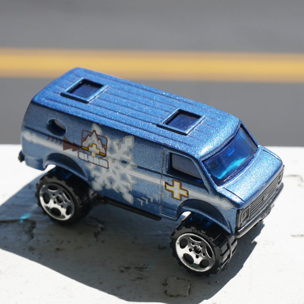 1981 Vintage Diecast MATCHBOX MB102 4x4 Snow Cappers: Blue Chevy Van. 2002