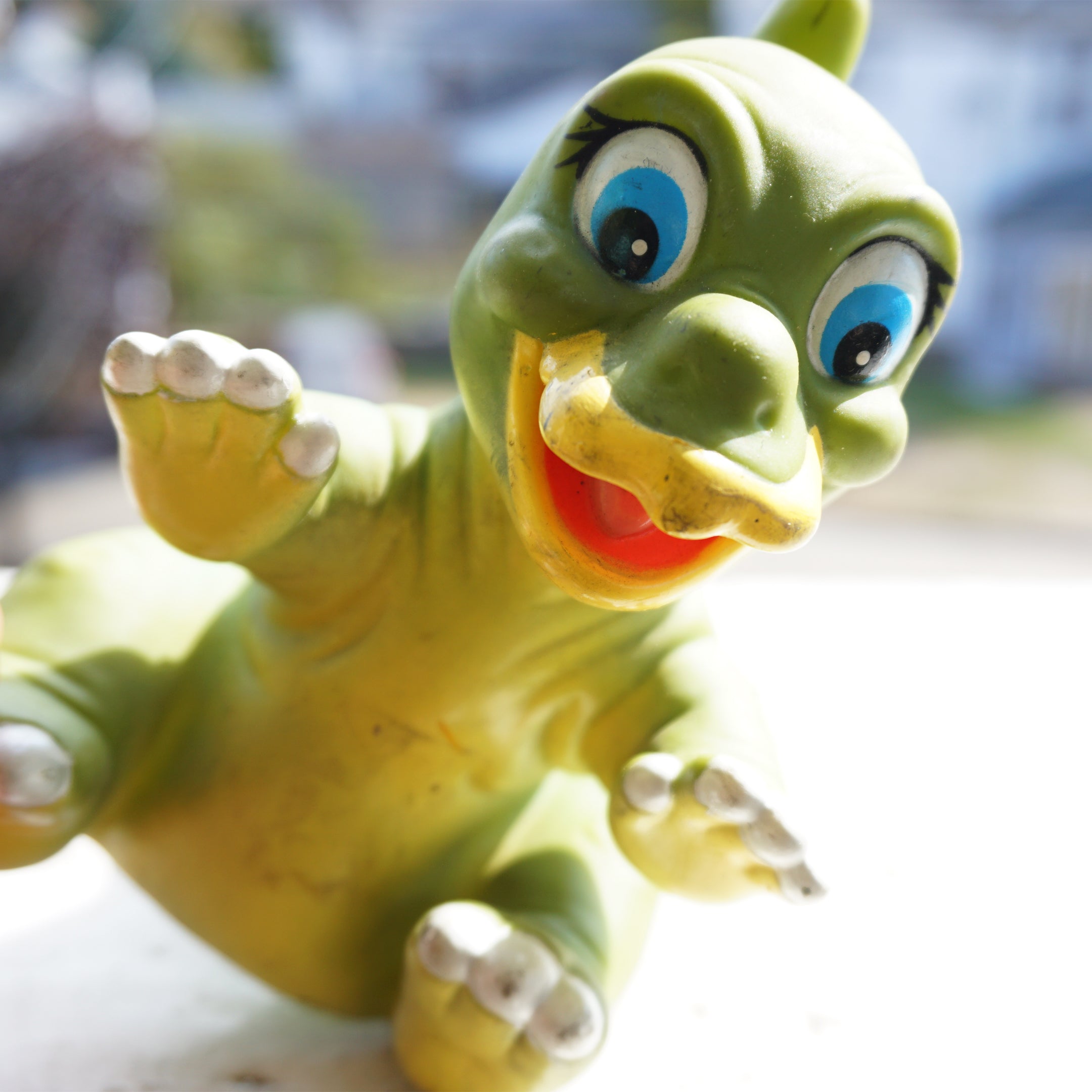 1988 Set of 2 Vintage LAND BEFORE TIME Ducky + Cera Rubber Hand Puppet Character