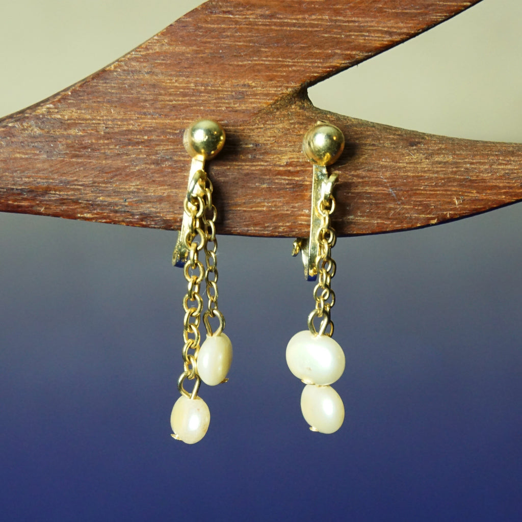 1980s Vintage Chain and Pearl Clip-on Earrings