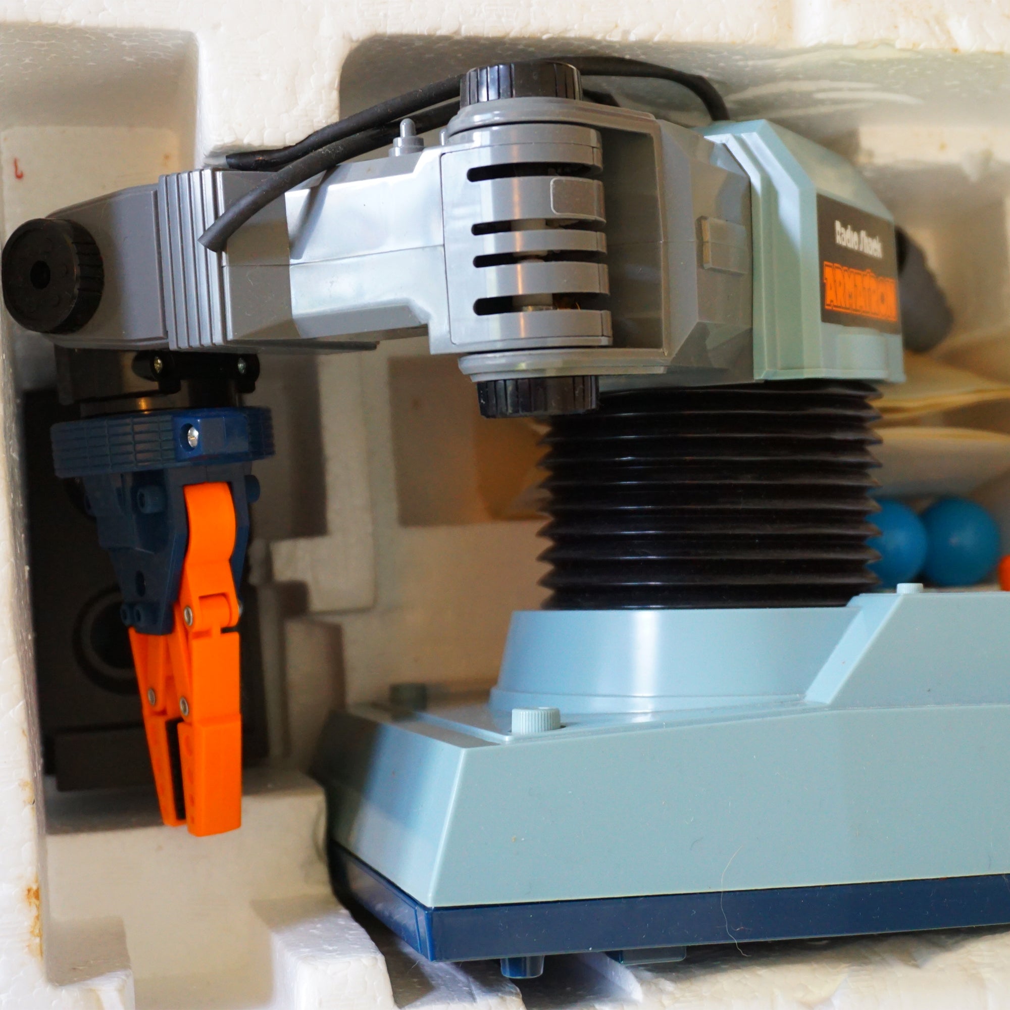 1980s Vintage RADIO SHACK Armatron Robotic Arm Game No. 60-2364. Made in Japan by Tandy.