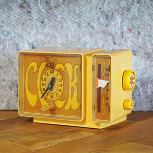 1969 Retro GENERAL ELECTRIC Psychedelic Design C3300A AM Clock Radio. Very Brady Bunch!