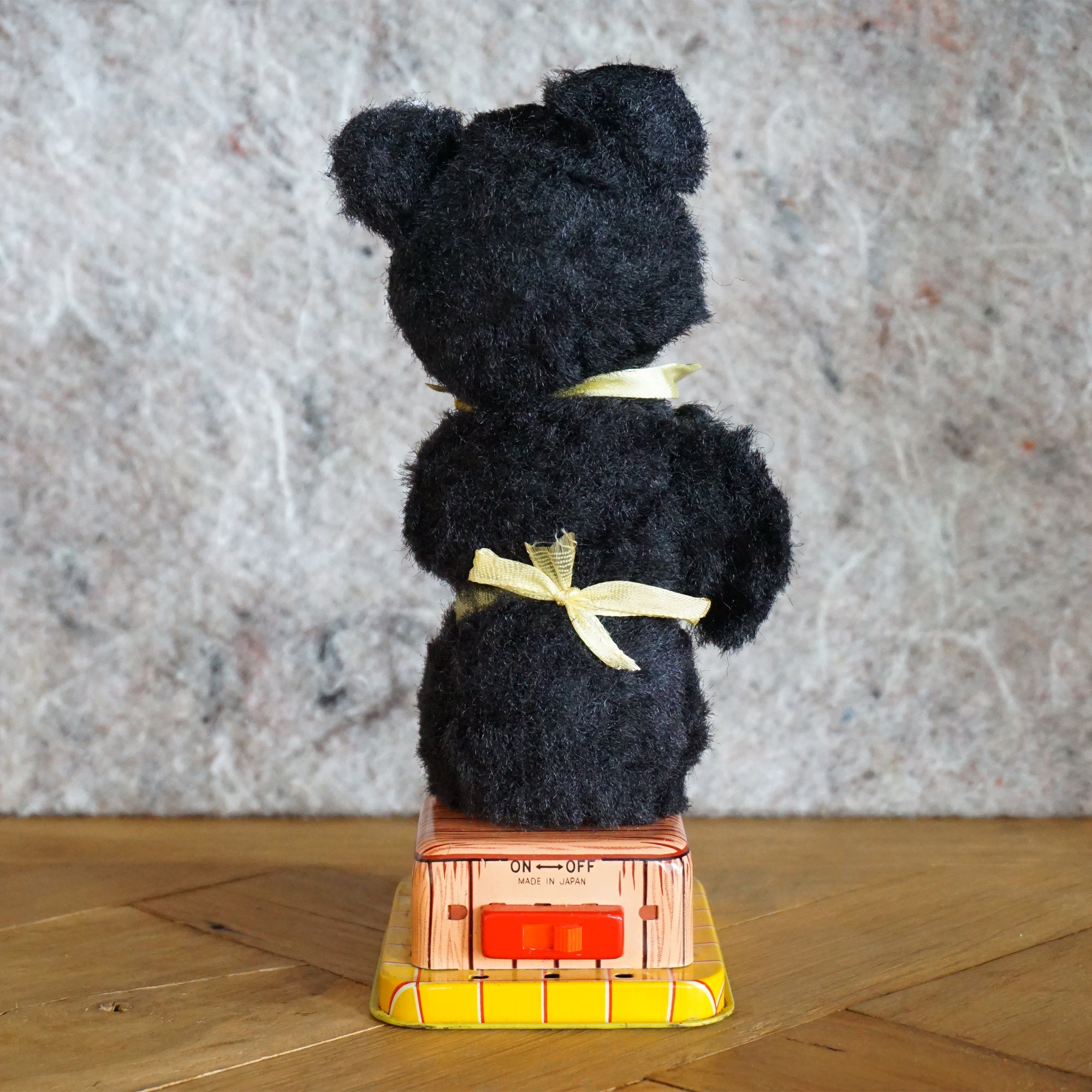 1950s Wind-Up TN TOYS NOMURA Boot Shining, Pipe Smoking Bear. Made in Japan.