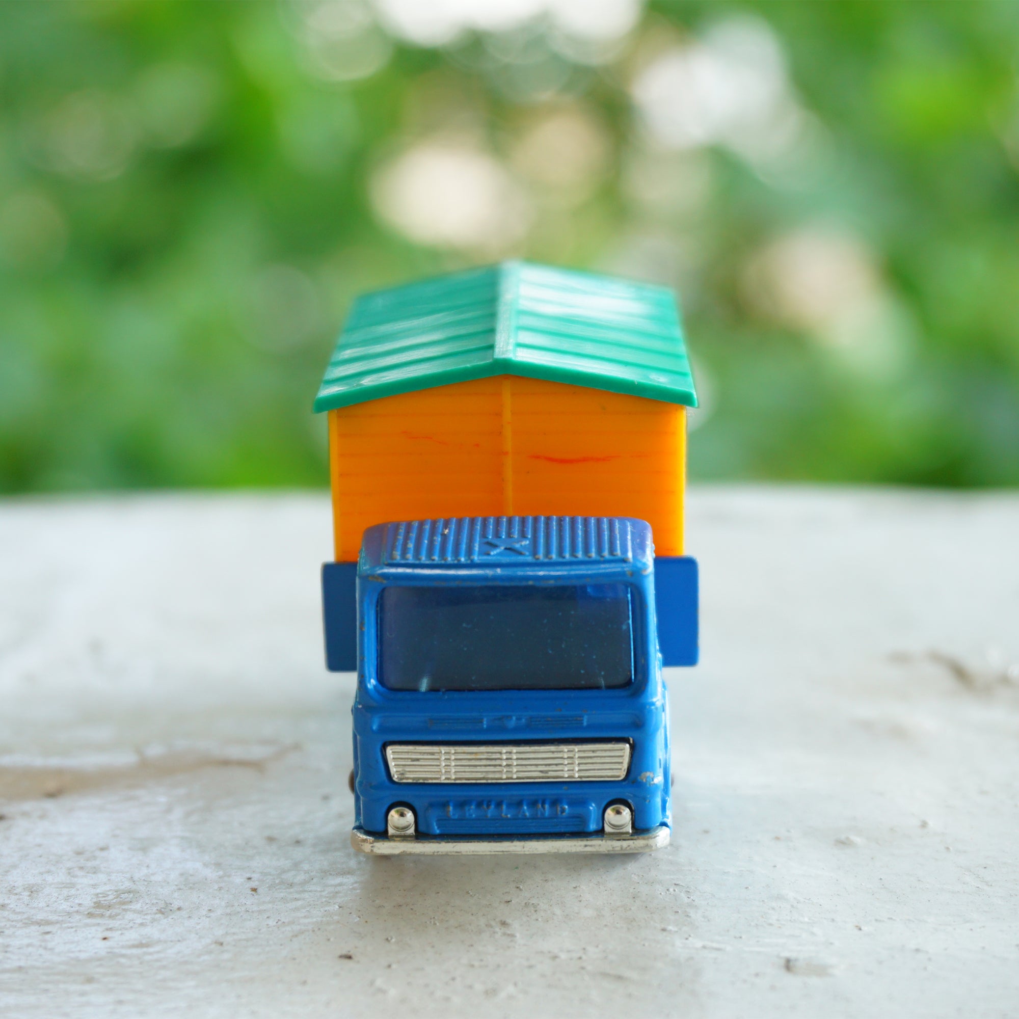 1966 Vintage MATCHBOX Series No. 60: Leyland Site Hut Truck by Lesley. Made in England.