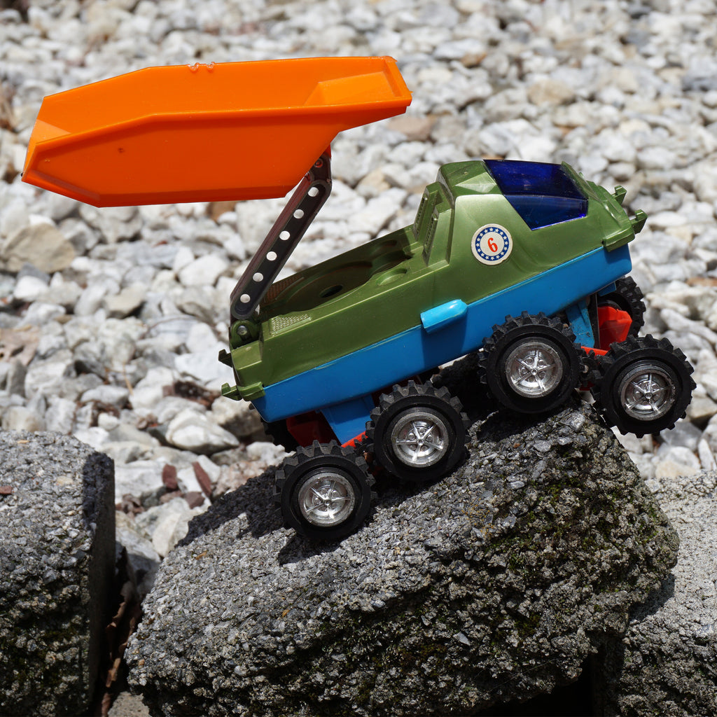 1970s Rare Vintage SPACE ROVER #6 Space Craft Dump Truck Climbing 8-Wheel Vehicle