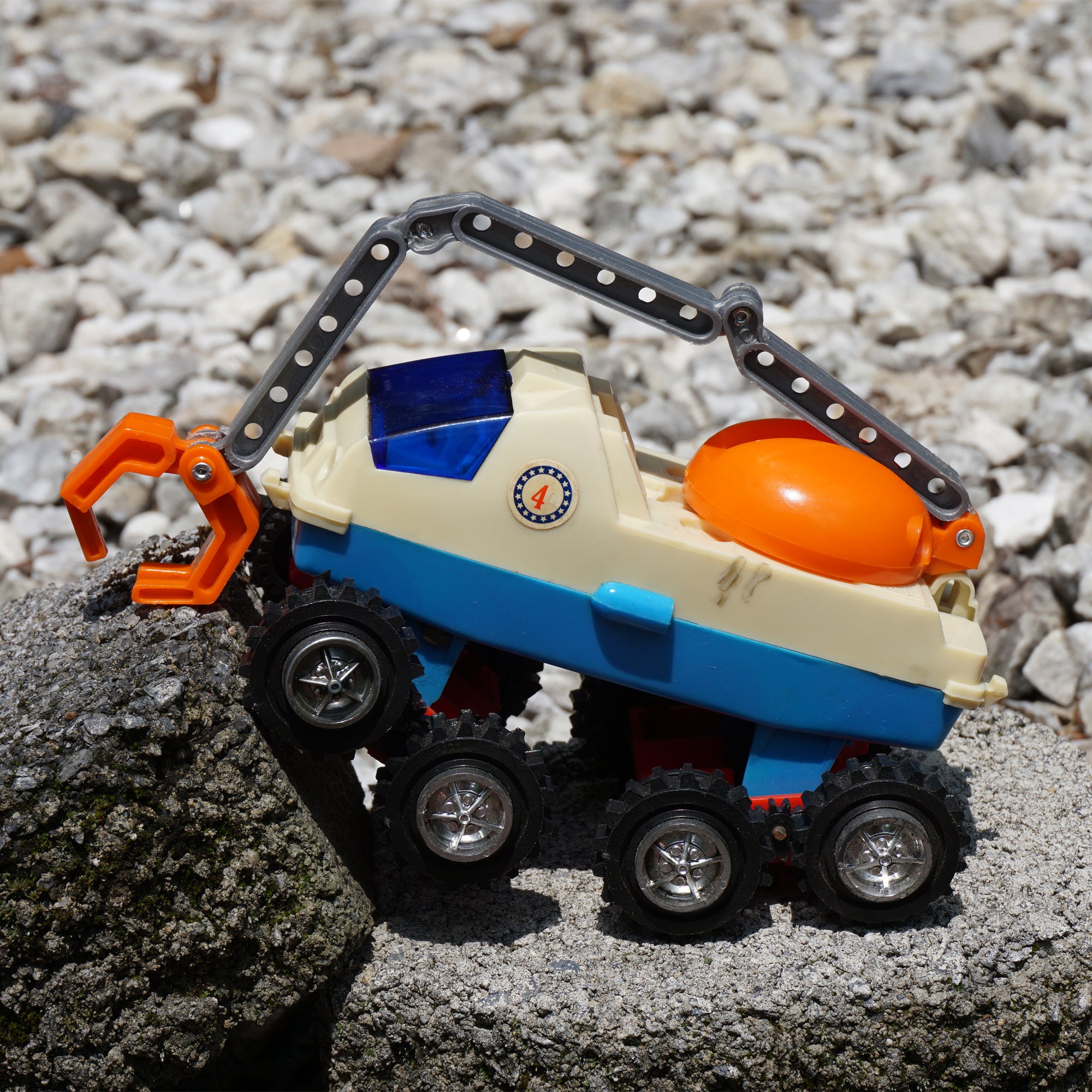 1970s Rare Vintage SPACE ROVER #4 Space Craft Grabber Climbing 8-Wheel Vehicle