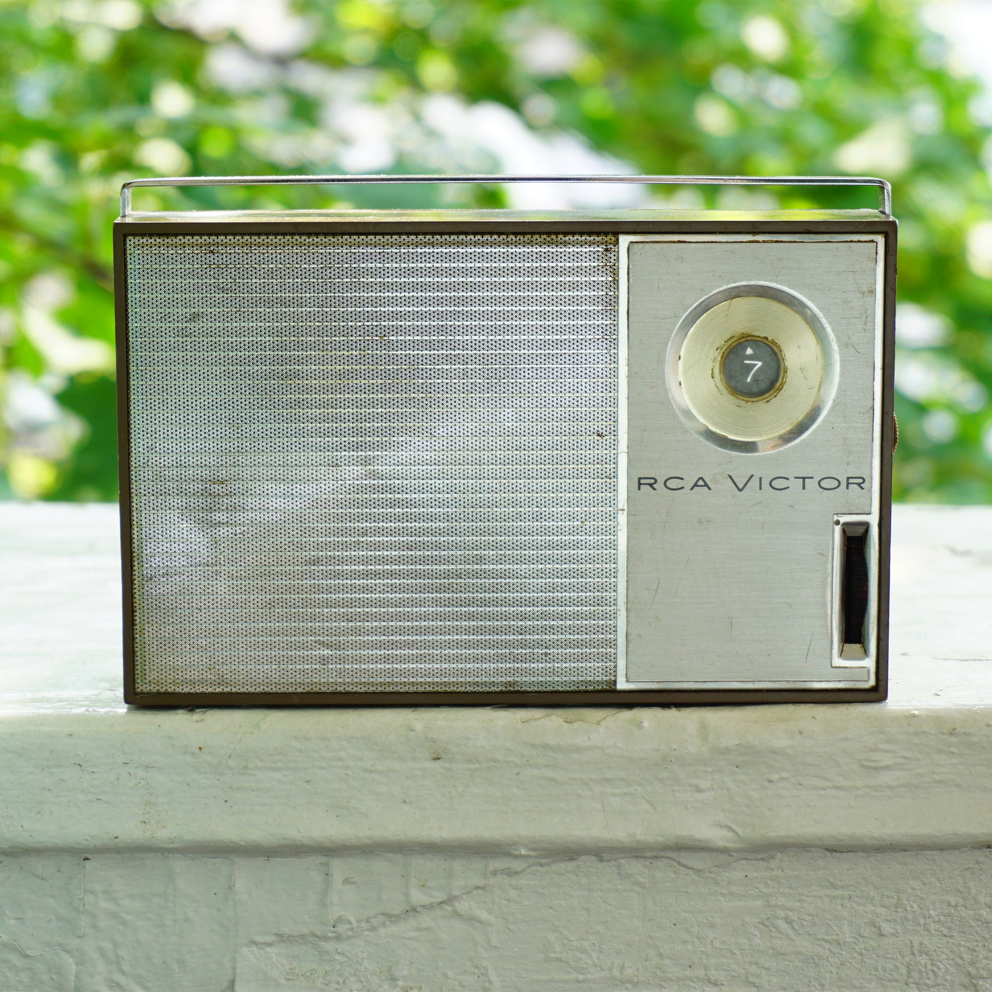 1960s Vintage RCA VICTOR Impac Transistor Radio 1-RG-46 Superheterodyne. U.S.A.