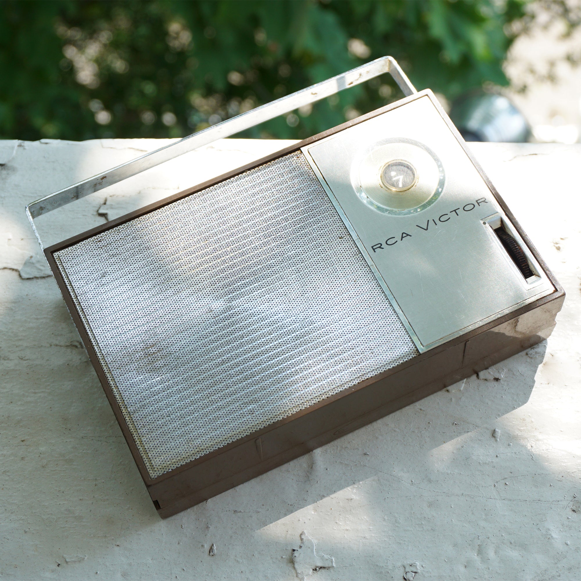 1965 Vintage MILOVAC PR-601 Transistor Radio w/ Bluetooth. Selectron I –  Sustainable Deco, Inc.