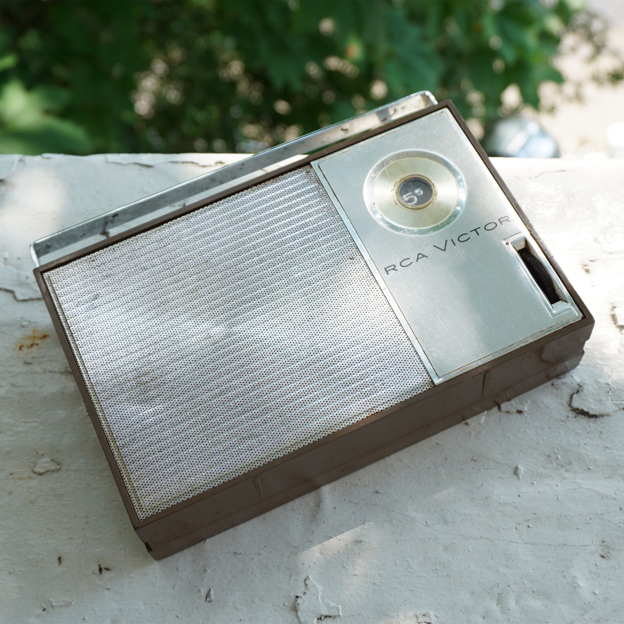 1960s Vintage RCA VICTOR Impac Transistor Radio 1-RG-46 Superheterodyne. U.S.A.