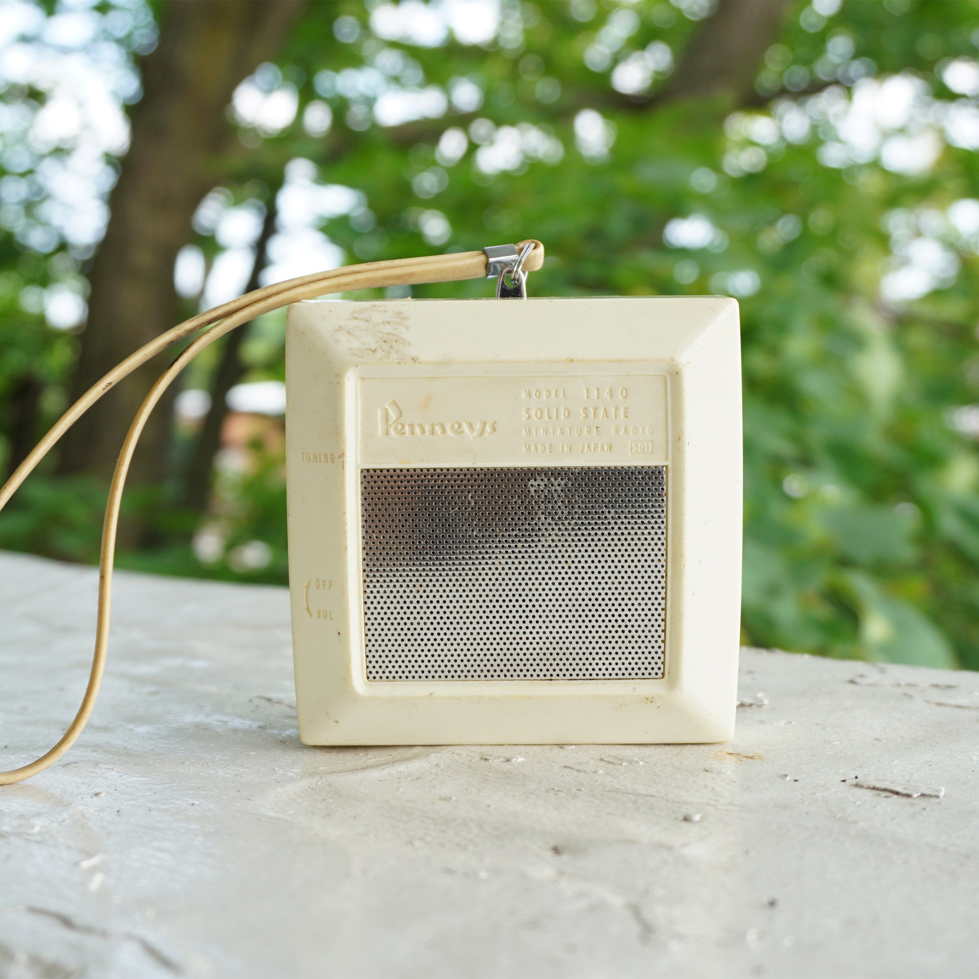 1960s Vintage PENNEYS Solid State Miniature AM Radio 1140. Made in Japan 501..