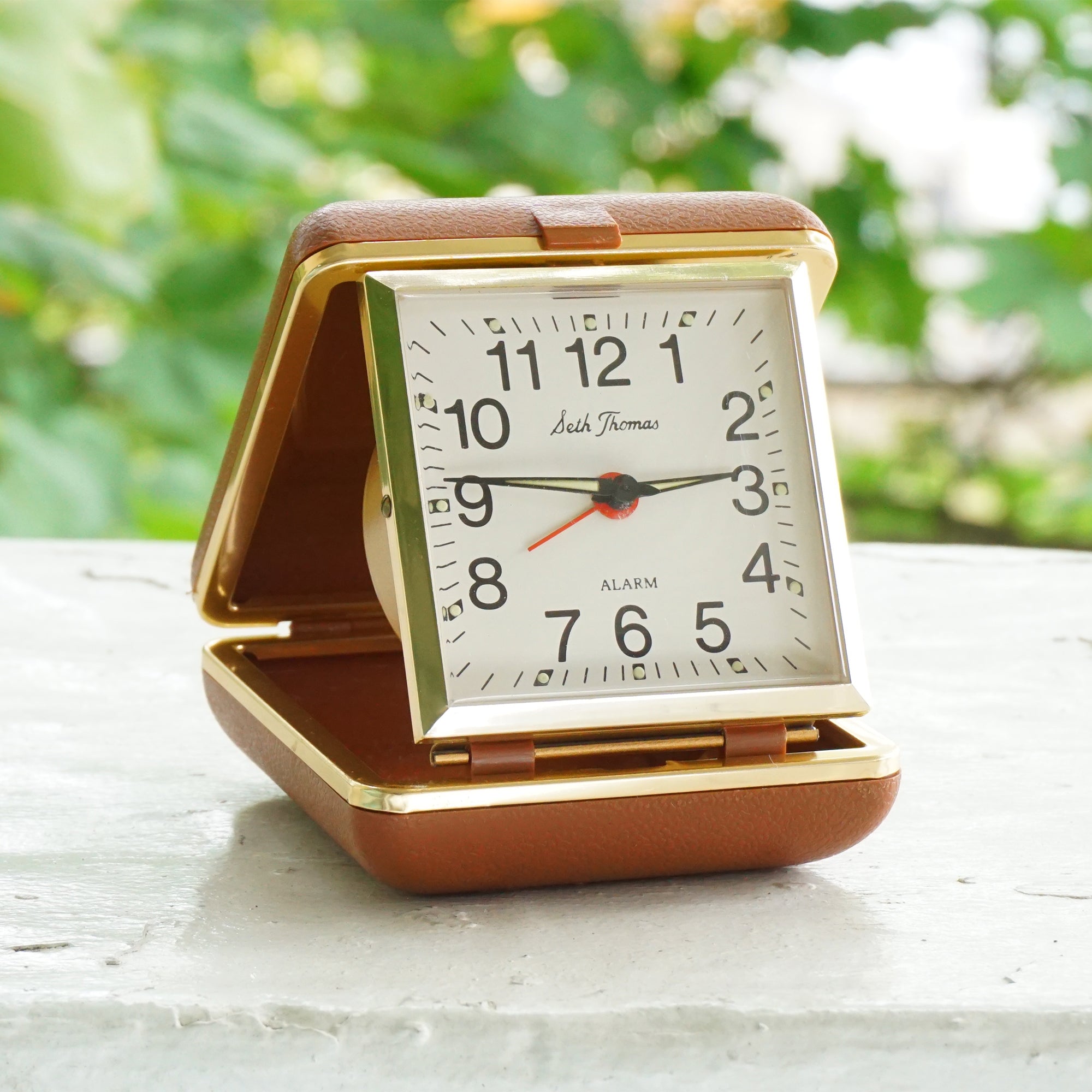1980s Vintage SETH THOMAS Wind Up Travel Alarm Clock in Tan Case. Made ...