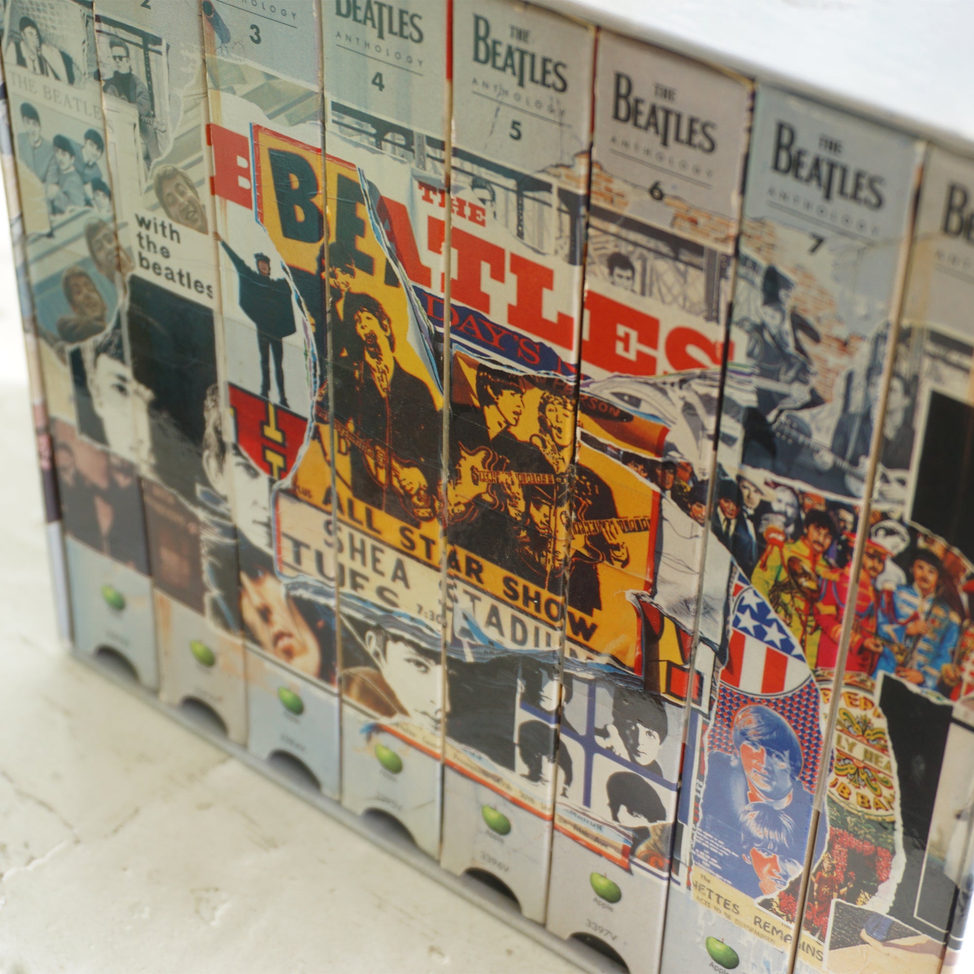 1996 Vintage APPLE CORPS The Beatles Anthology 8 VHS Tape Set. Made in U.S.A.