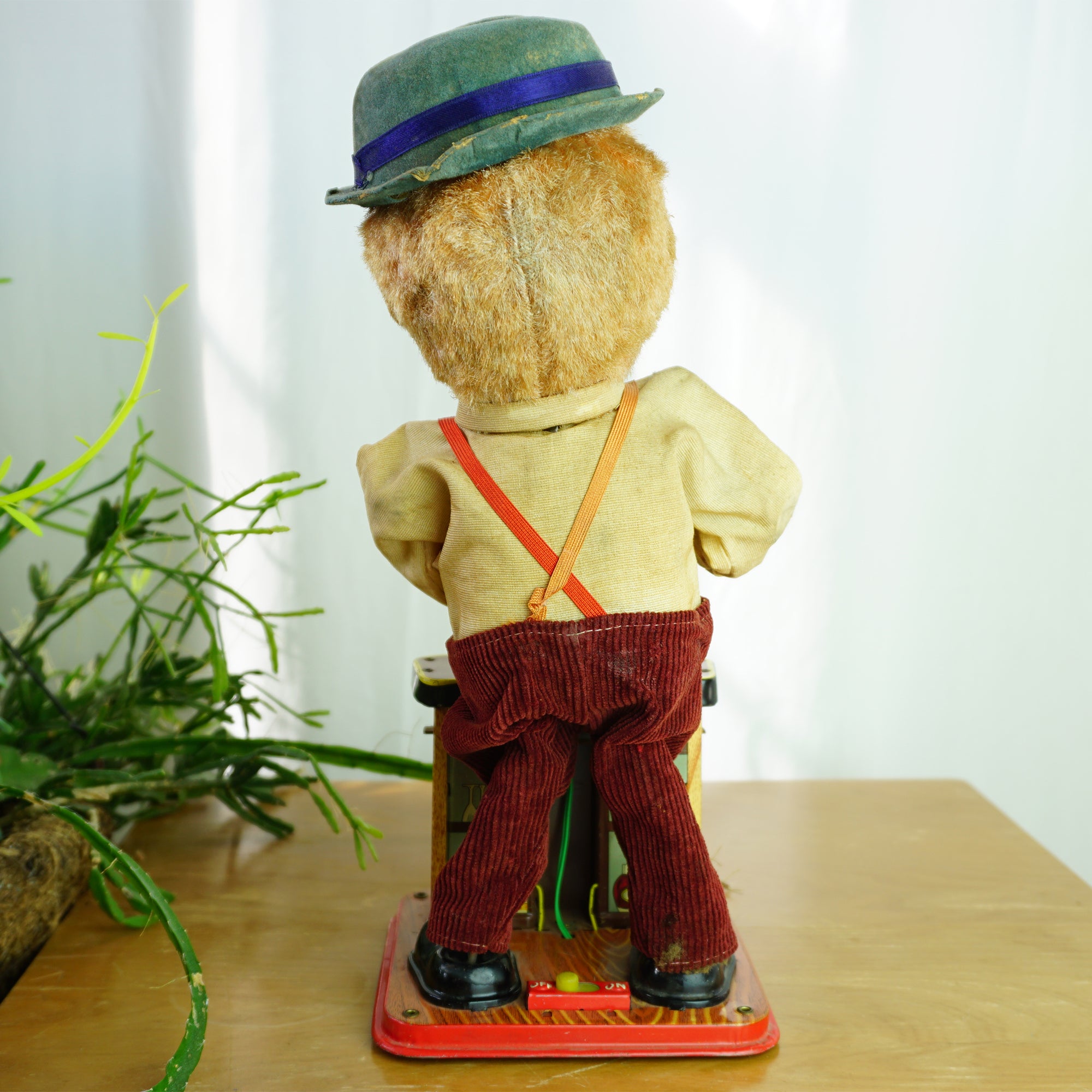 1950s Original Tin Litho TOYS NOMURA Charley Weaver Bartender Elsie Krack. Made in Japan.