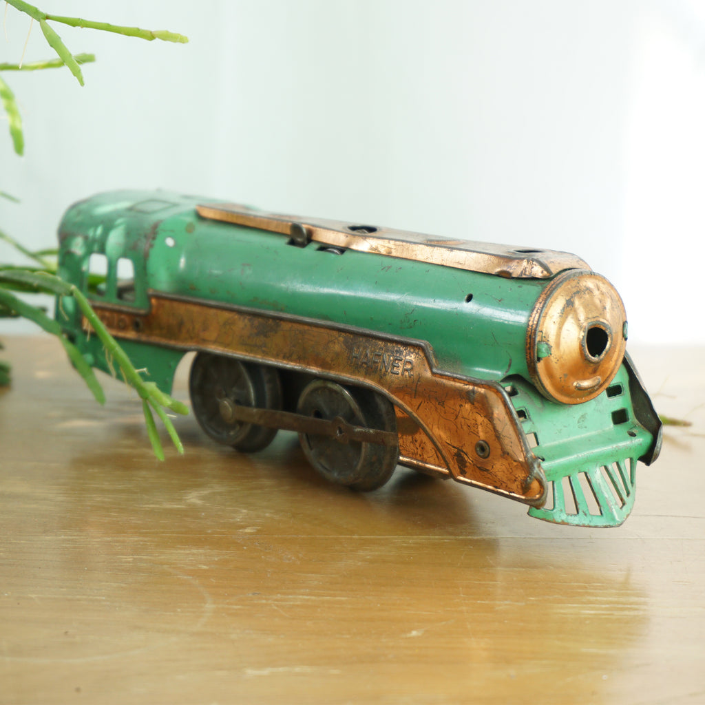 1930s Tin HAFNER O-Gauge Wind-up 1010 Locomotive Train. Green and Copper Colors.