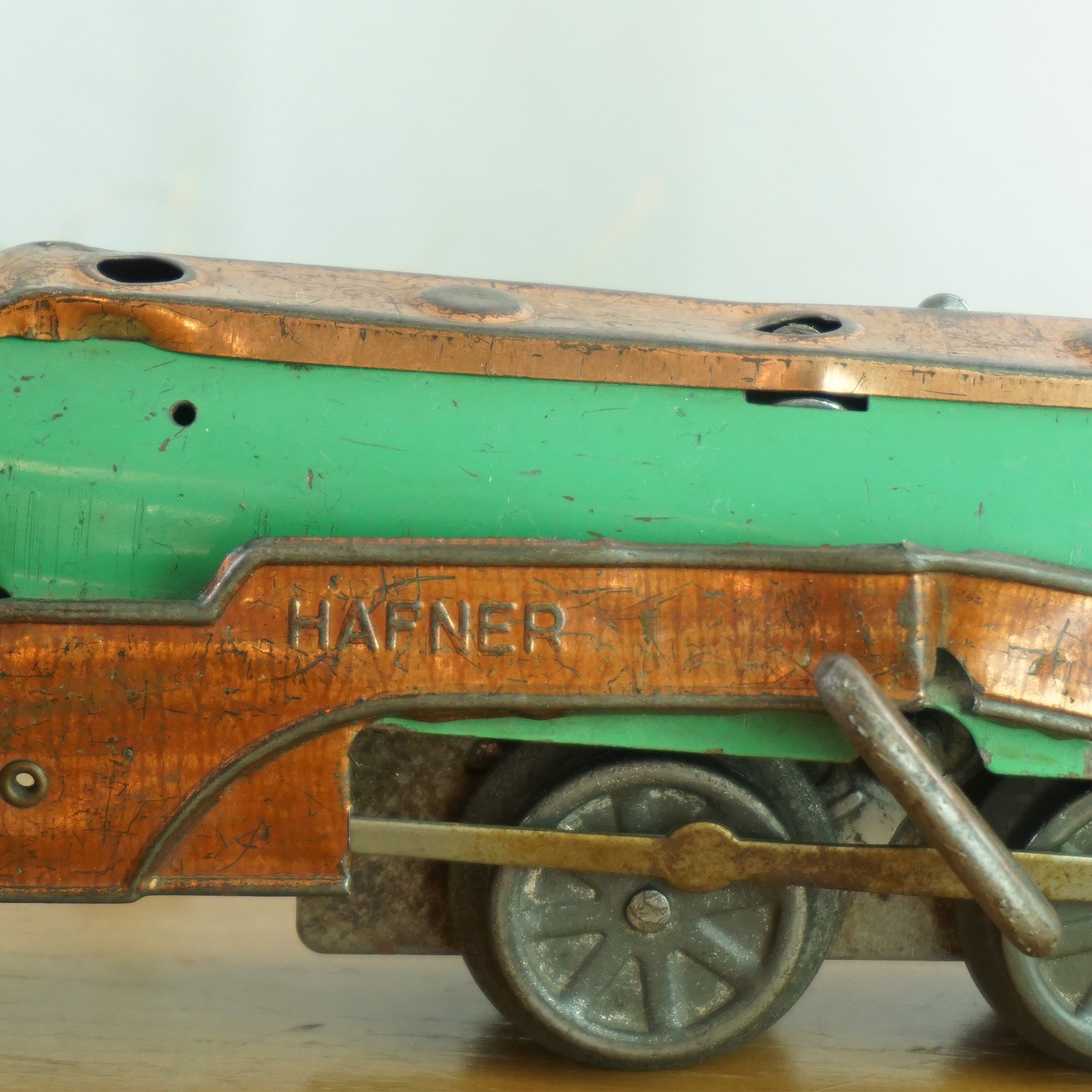 1930s Tin HAFNER O-Gauge Wind-up 1010 Locomotive Train. Green and Copper Colors.