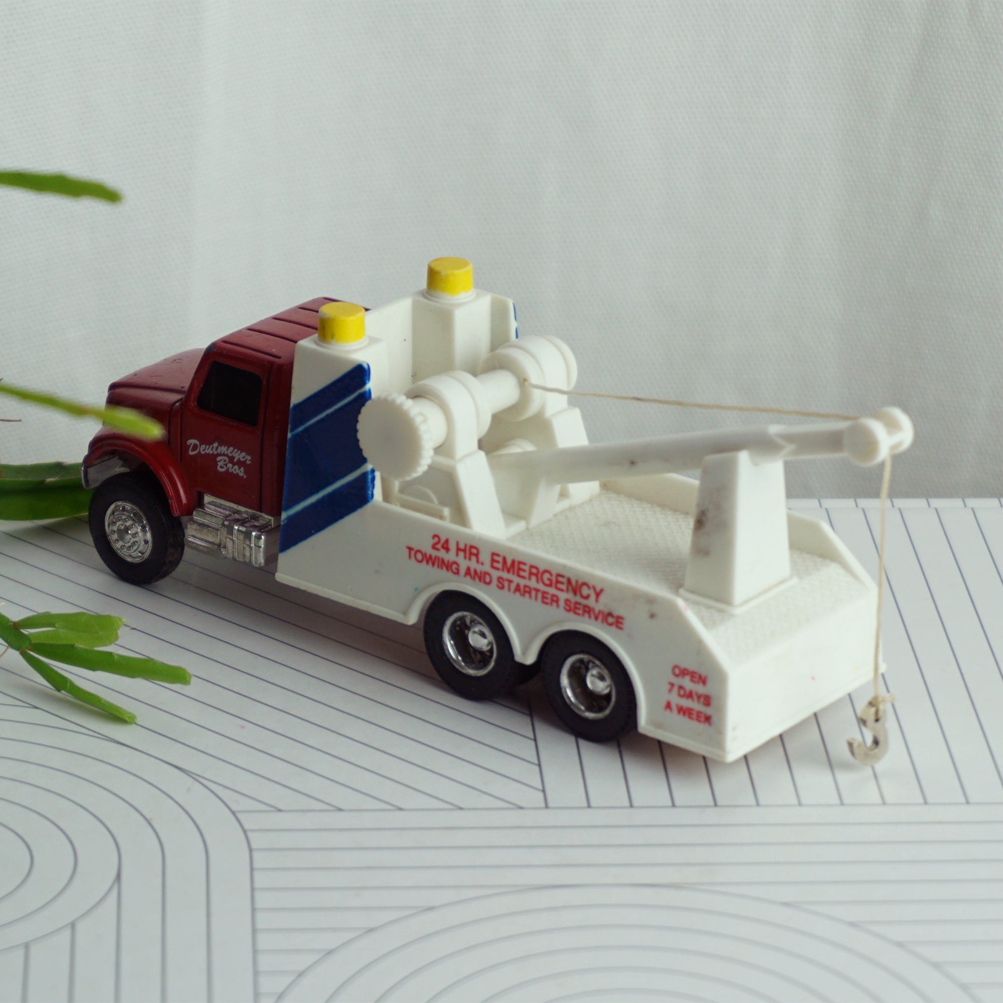 Vintage ERTL 5.5" Deutmeyer Bros. Emergency Towing Service Toy Truck. Dyersville Iowa USA 1760V.