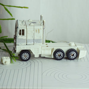 1986 Vintage Hasbro Takara Transformer G1 Ultra Magnus Cab, White Optimus Prime