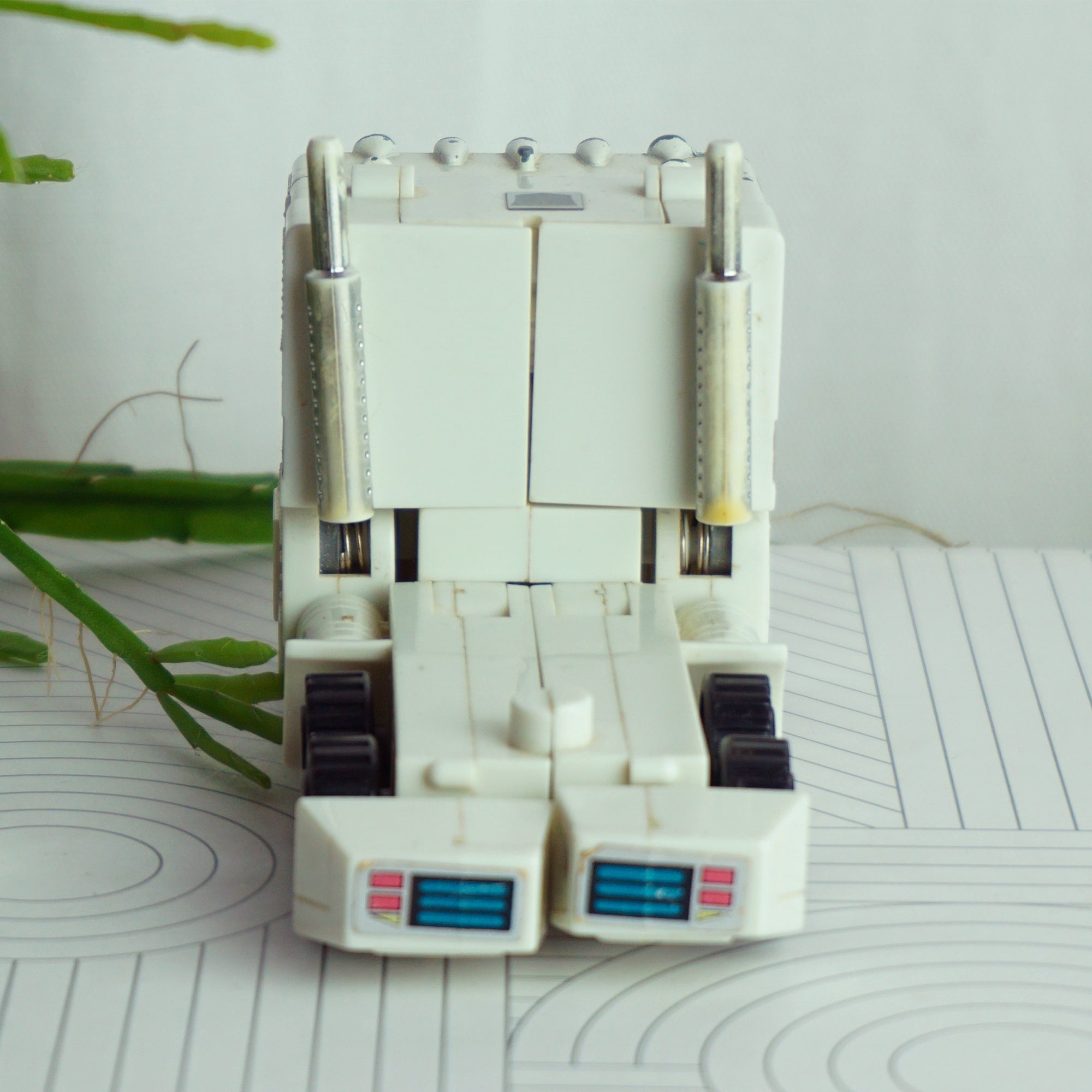 1986 Vintage Hasbro Takara Transformer G1 Ultra Magnus Cab, White Optimus Prime