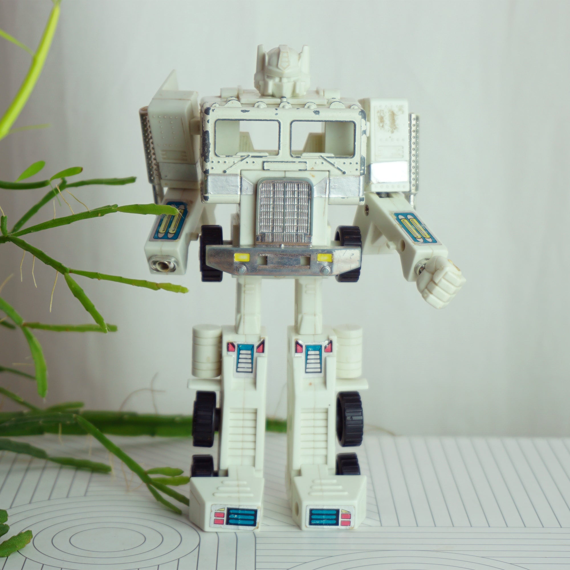 1986 Vintage Hasbro Takara Transformer G1 Ultra Magnus Cab, White Optimus Prime