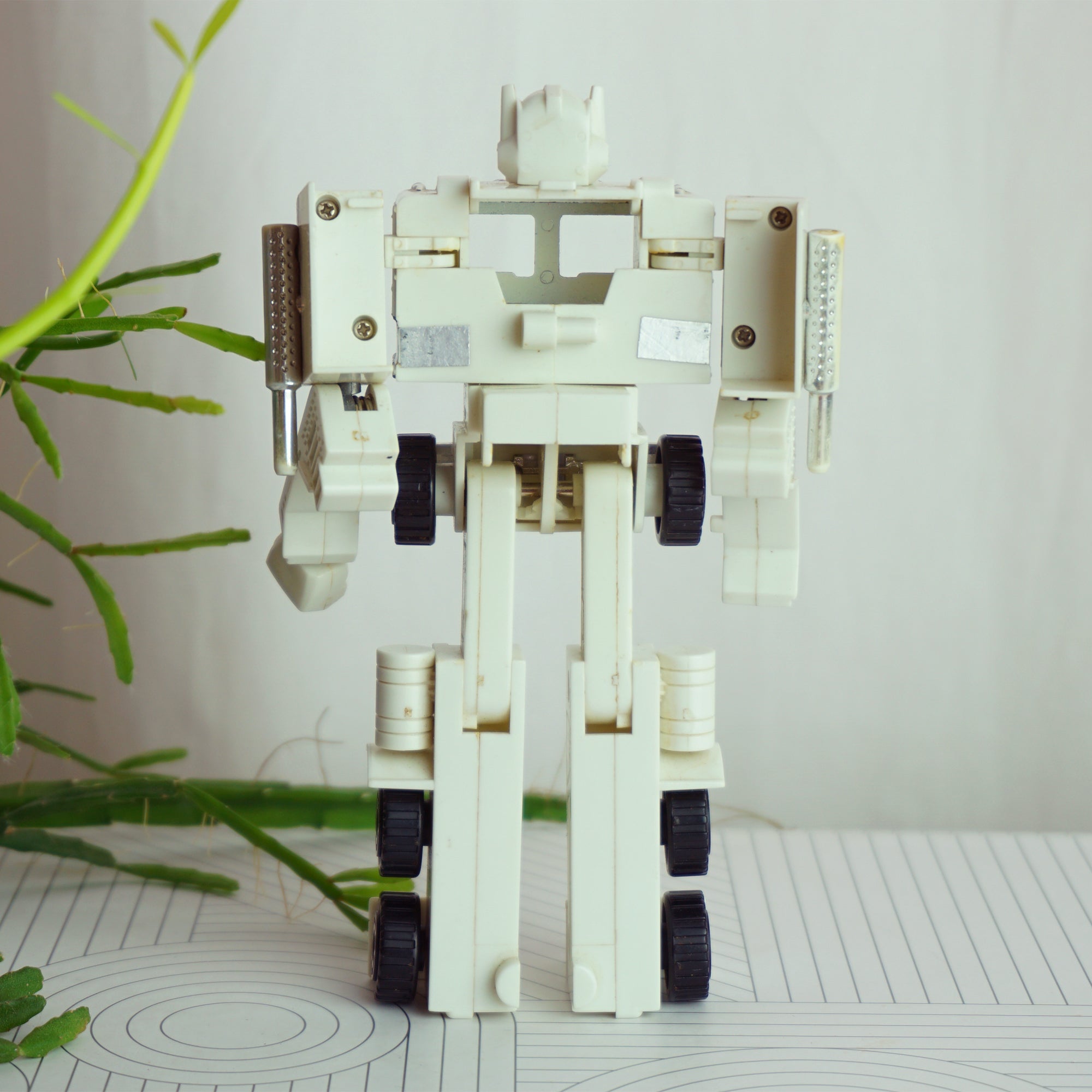 1986 Vintage Hasbro Takara Transformer G1 Ultra Magnus Cab, White Optimus Prime
