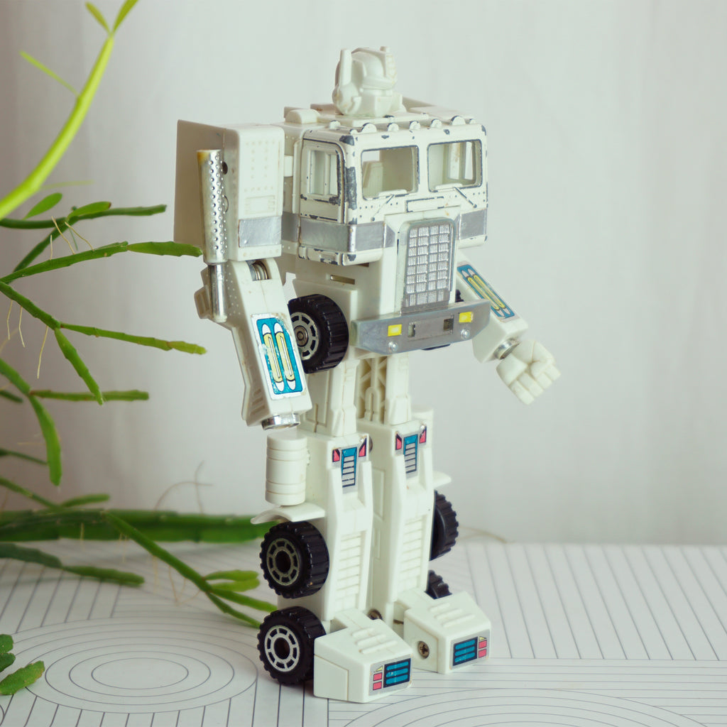 1986 Vintage Hasbro Takara Transformer G1 Ultra Magnus Cab, White Optimus Prime