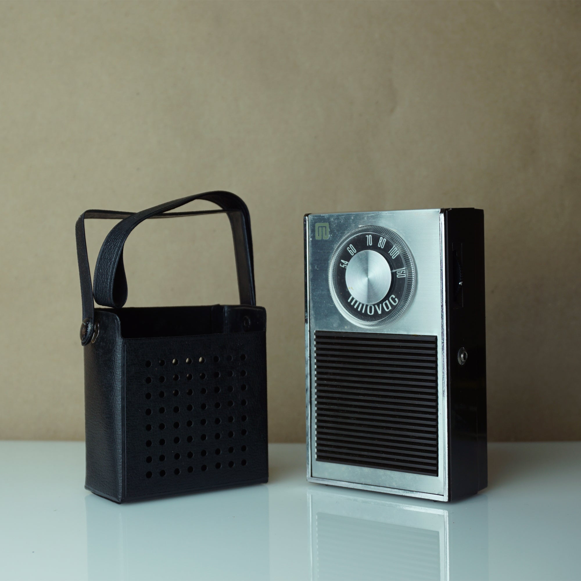 1965 Vintage MILOVAC PR-601 Transistor Radio w/ Bluetooth. Selectron International.
