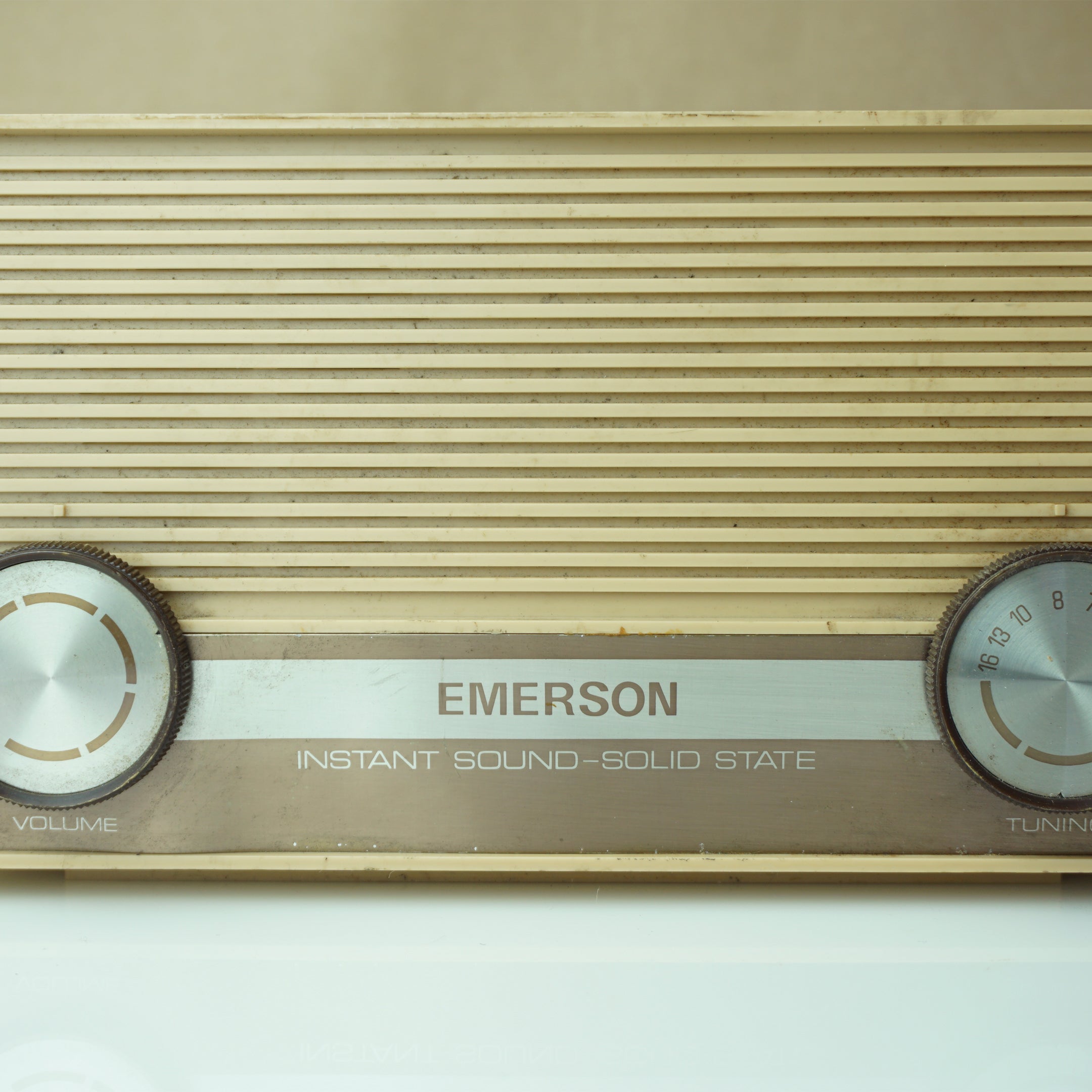 1970s Vintage EMERSON 31T75 Solid State Table Radio w/ Bluetooth Techn –  Sustainable Deco, Inc.