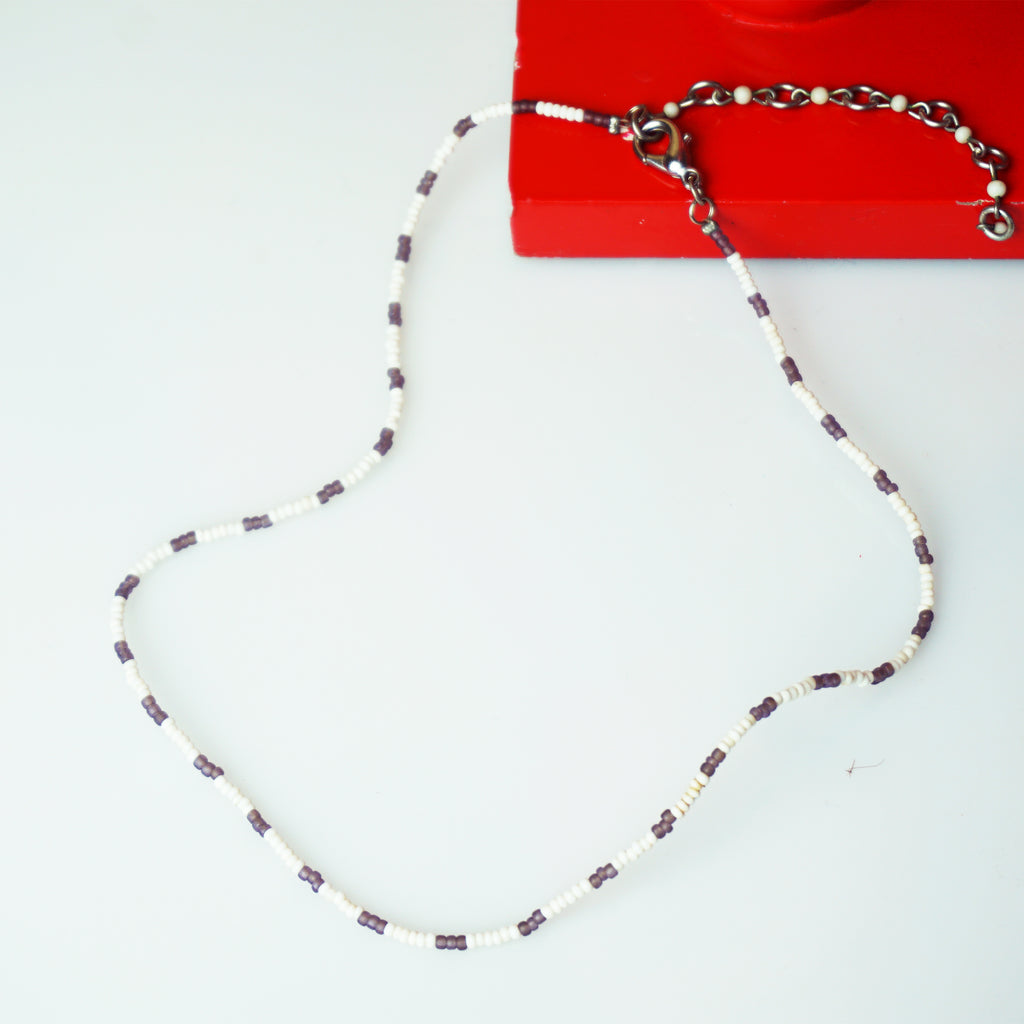 1980s Vintage Short White and Violet Color Small Beads Necklace
