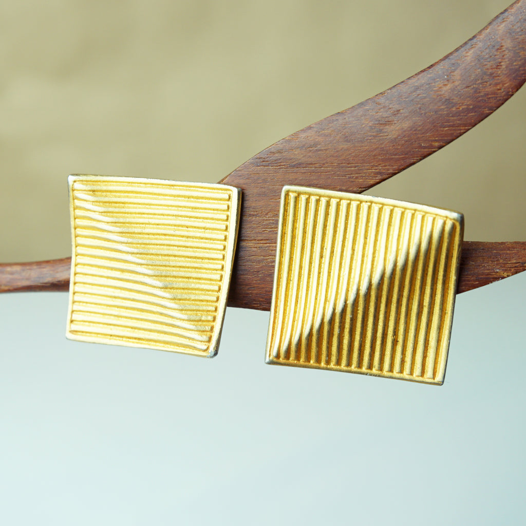 1980s Vintage Geometric Gold Tone Chunky Ribbed Square Clip-on Earrings