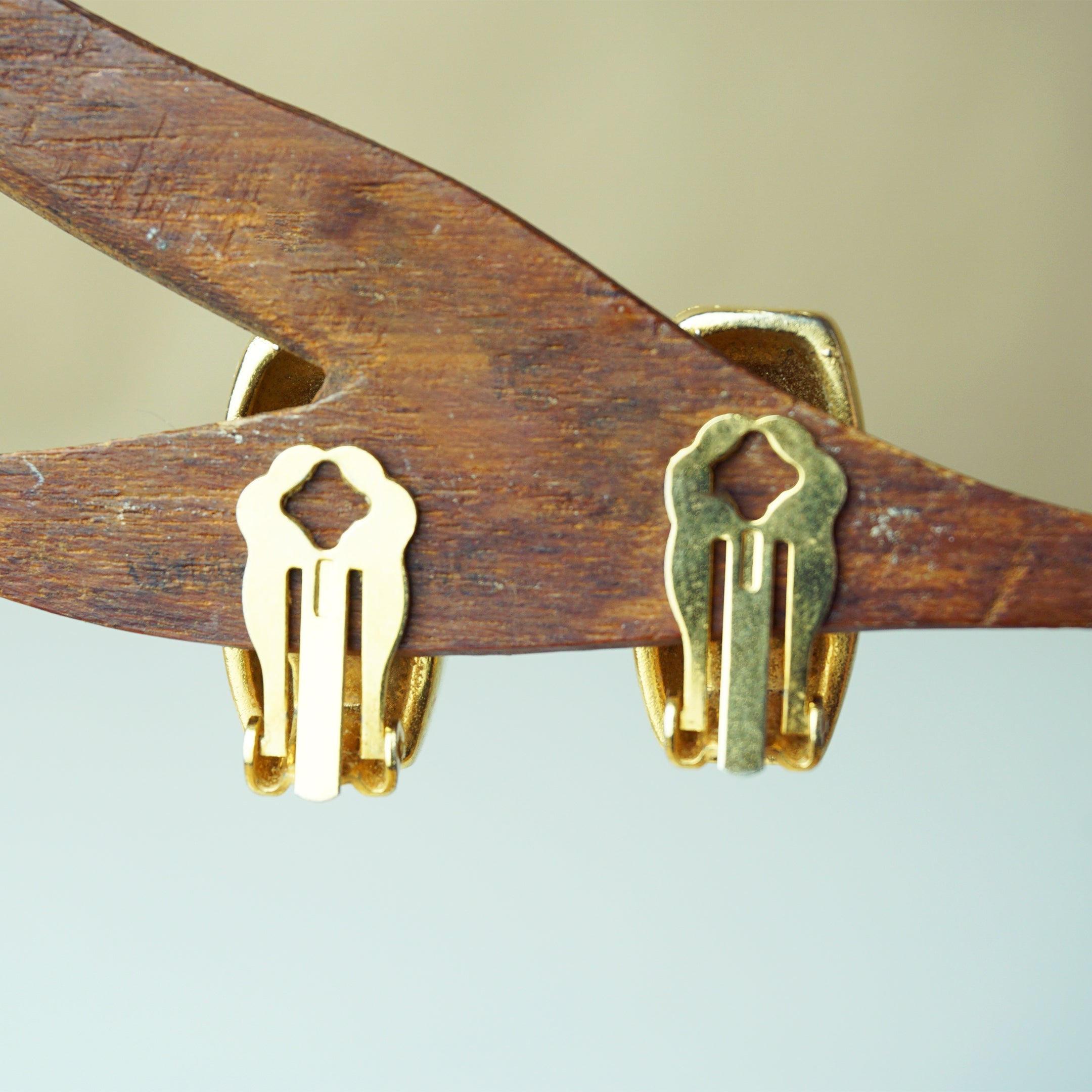1980s Vintage Gold Tone 1" Statement Chunky Clip-on Earrings