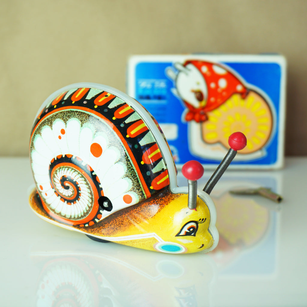 1960s Vintage Tin Litho FATIAO WANJU WONIU Beautiful Wind-up Snail Toy
