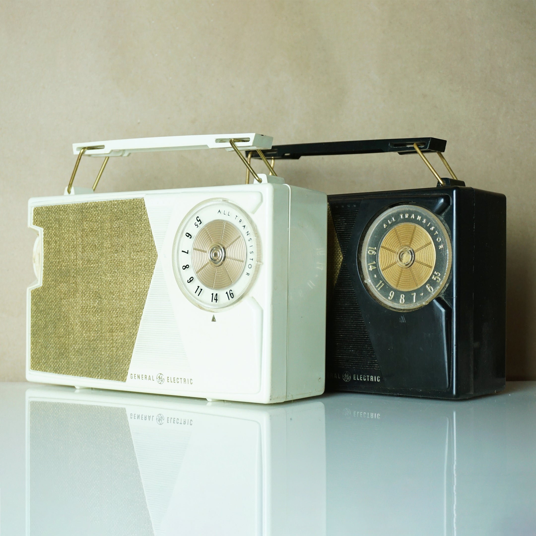 GE Transistor Radio/Brwn&Cream