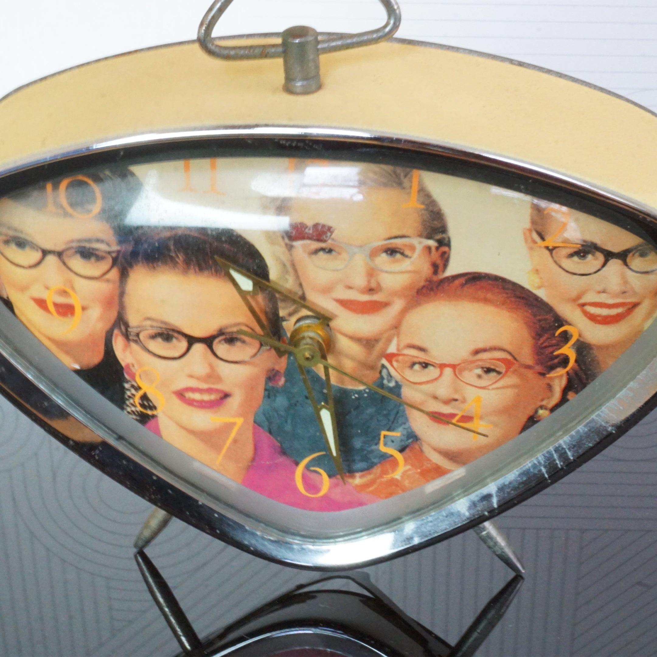 1991 Vintage Retro HONEX Cleve OH Desktop Wind-up Alarm Clock