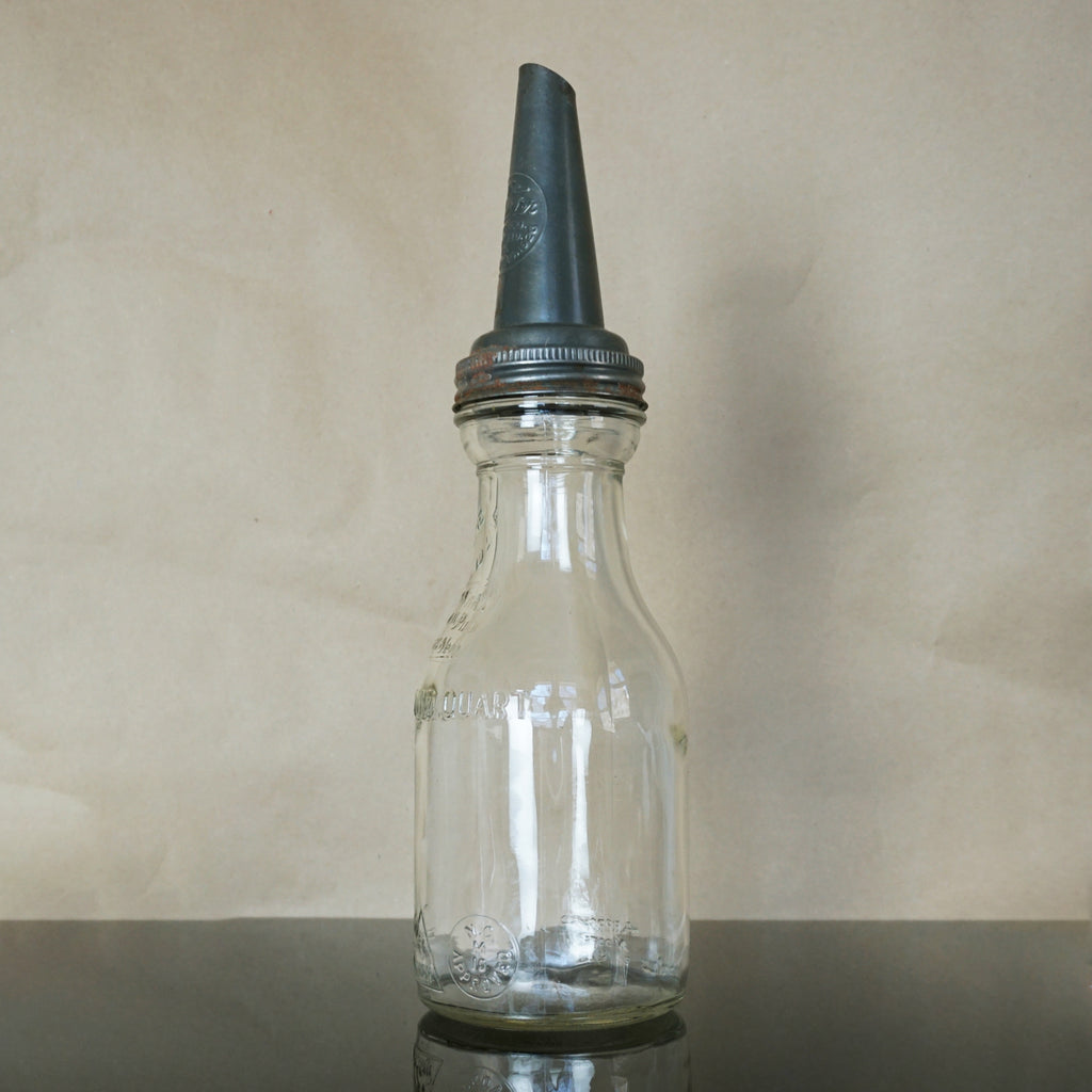 1926 Antique 14" MASTER One Liquid Quart Mass 0-11-8 Spout Oil Pourer Bottle