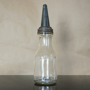 1926 Antique 14" MASTER One Liquid Quart Mass 0-11-8 Spout Oil Pourer Bottle