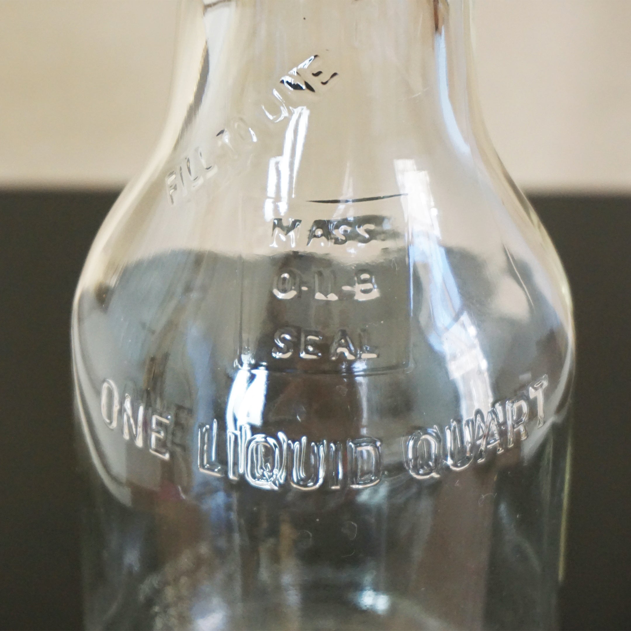 1926 Antique 14" MASTER One Liquid Quart Mass 0-11-8 Spout Oil Pourer Bottle