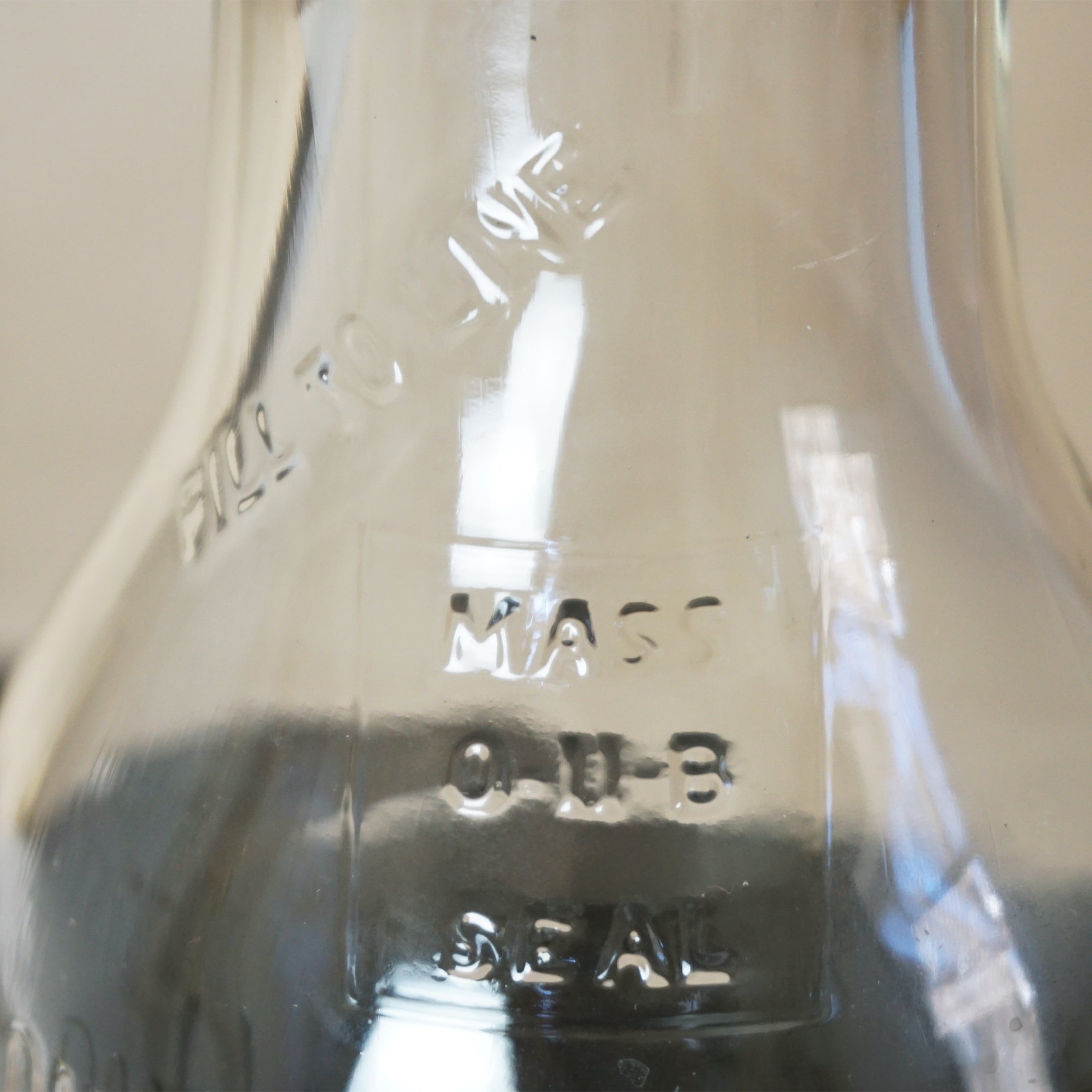 1926 Antique 14" MASTER One Liquid Quart Mass 0-11-8 Spout Oil Pourer Bottle