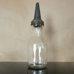 1926 Antique 14" MASTER One Liquid Quart Mass 0-11-8 Spout Oil Pourer Bottle